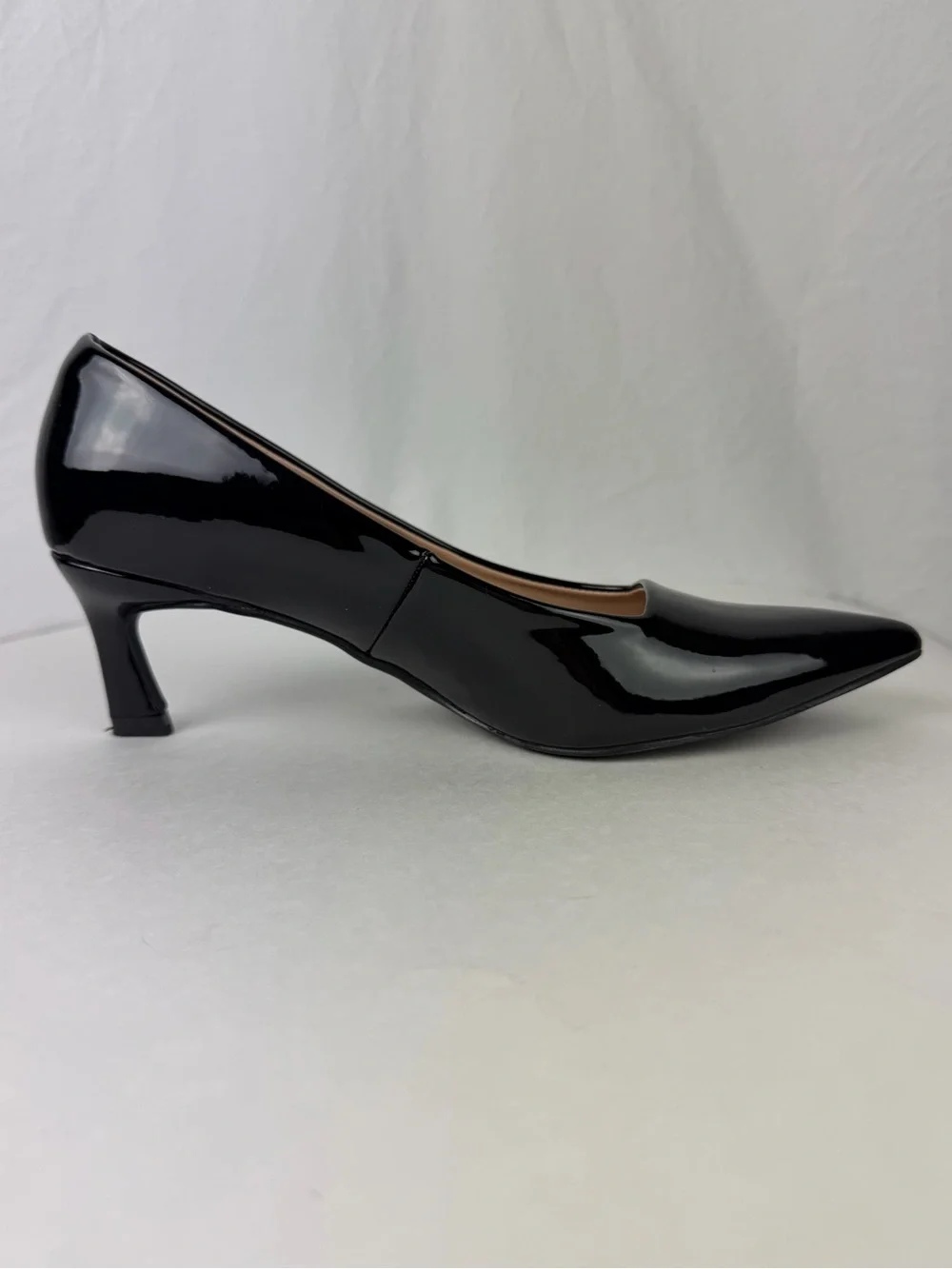 GENSHUO Black Patent Leather Kitten Heels-Size 8.5-Pointed Toe-Faux Leather